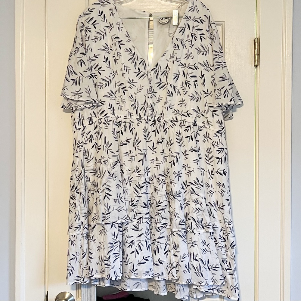 BNWT Arula Size C White Floral Tiered Dress